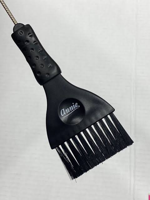 Annie Pint Tail Tint Brush 2"